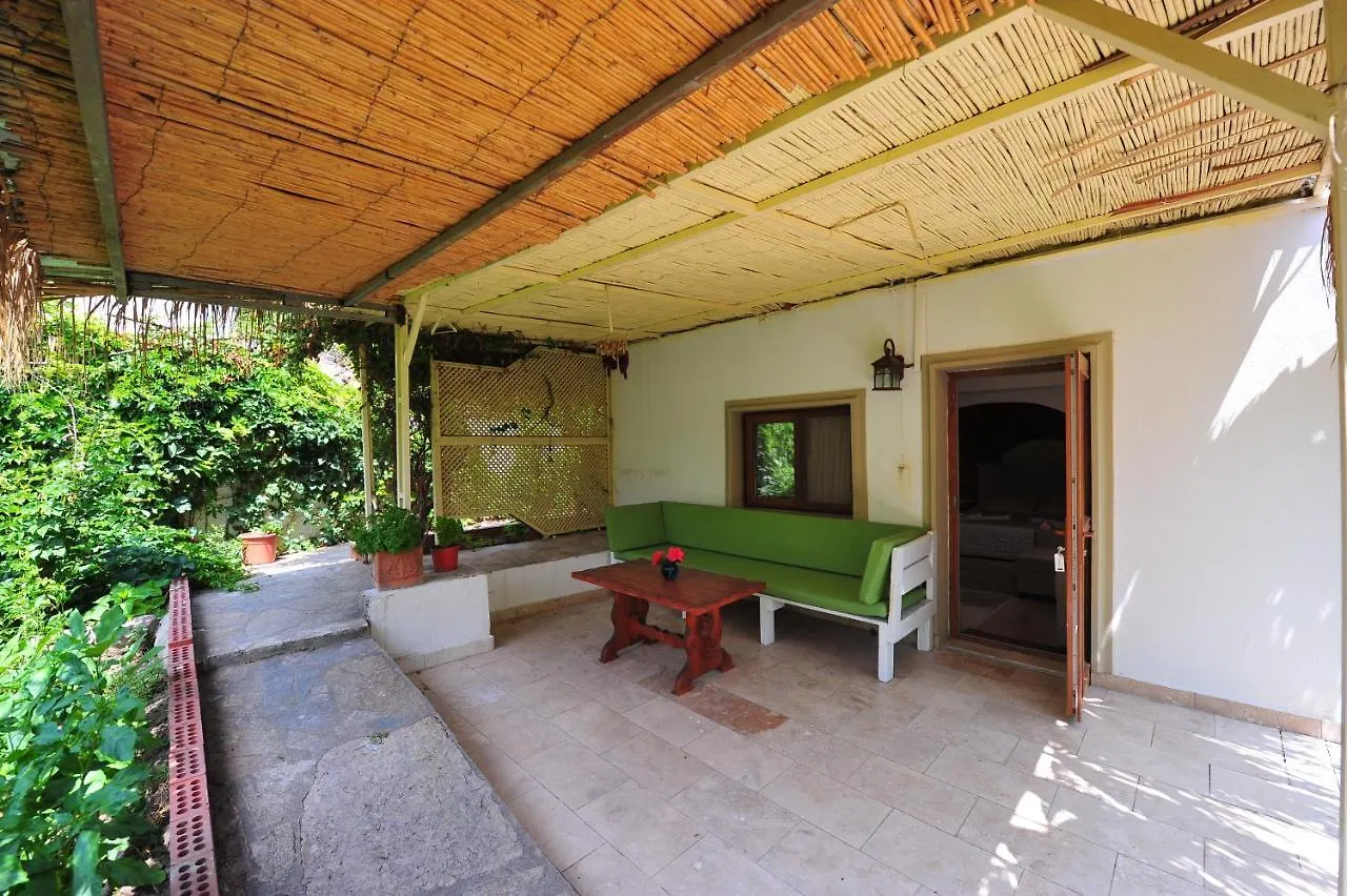 Karianda Hotel Golturkbuku
