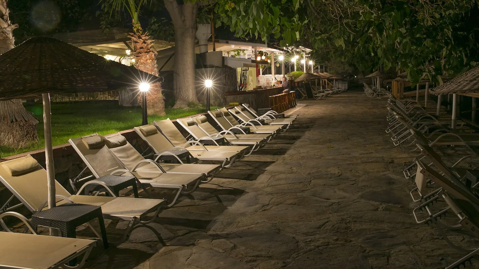 Karianda Hotel Golturkbuku